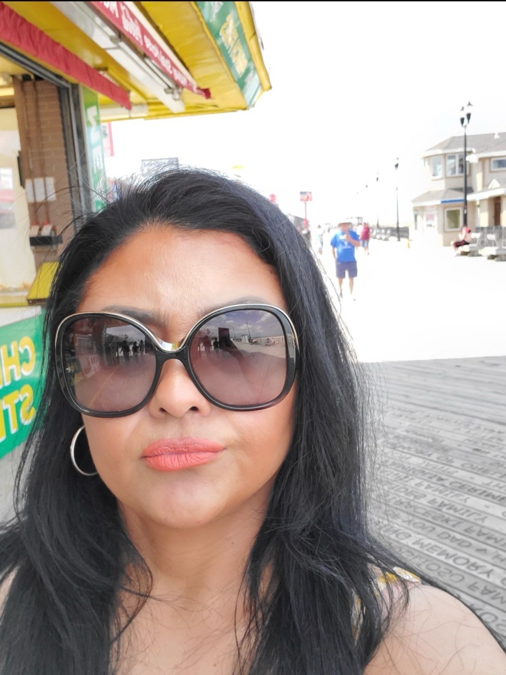 Chloe Oversized Black Gradient Sunglasses - Picture 6 of 8